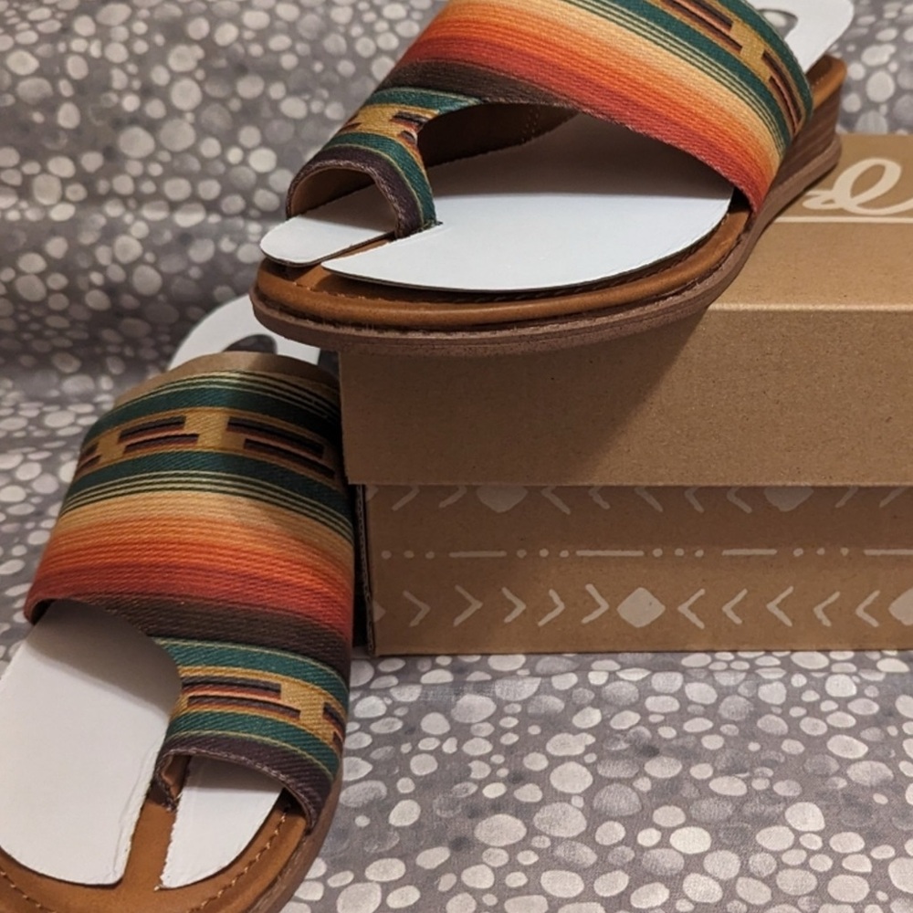 NWT Zodiac Brown and Green Sandals with Southwestern Flair SIZE 7 - Picture 2 of 4